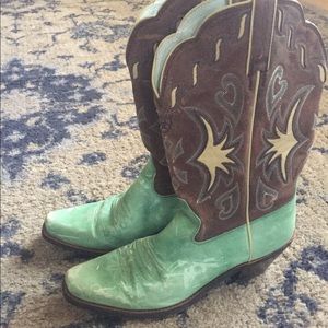 👢 Leather Cowgirl Boots